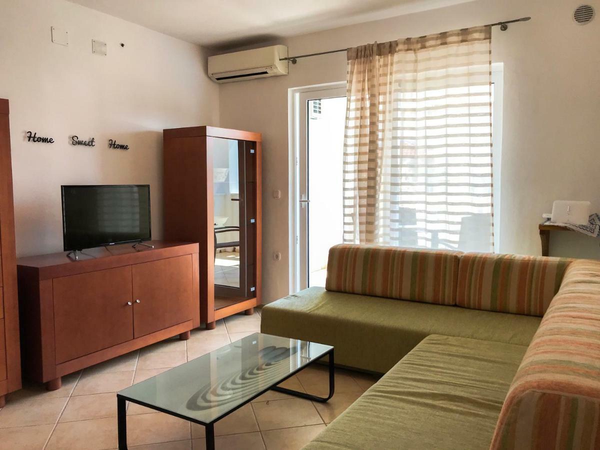 Mr. Hall Apartments Barbat na Rabu Bagian luar foto