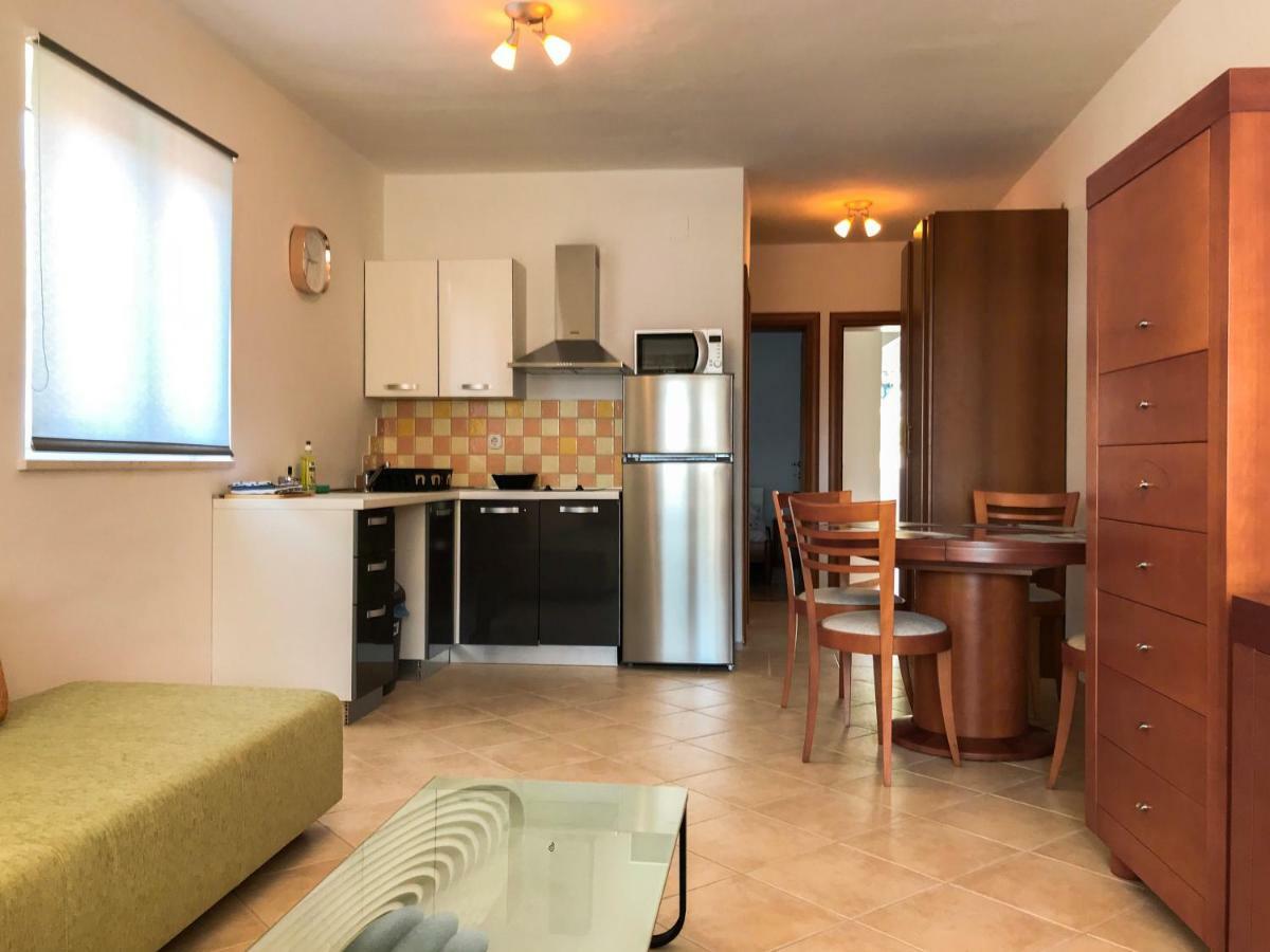 Mr. Hall Apartments Barbat na Rabu Bagian luar foto