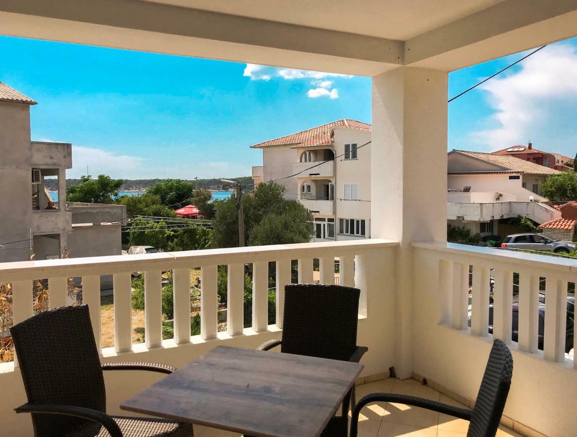 Mr. Hall Apartments Barbat na Rabu Bagian luar foto