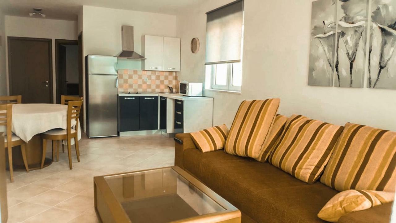 Mr. Hall Apartments Barbat na Rabu Bagian luar foto